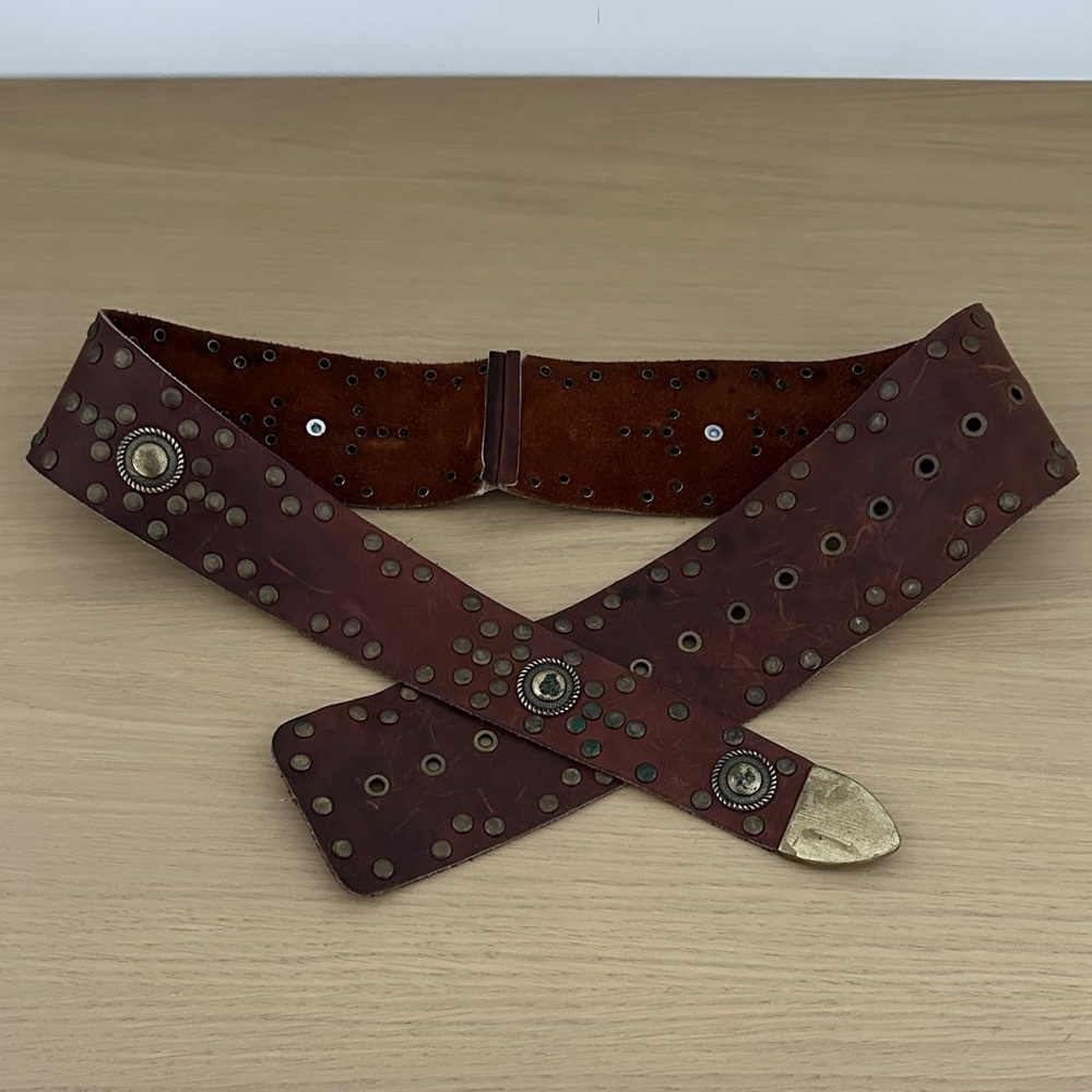 Vintage-Inspired Brown Leather Belt with Stud Accents Size Medium